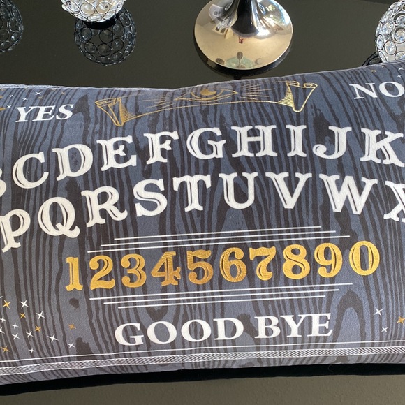 Ouija cushion like new - Picture 10 of 12